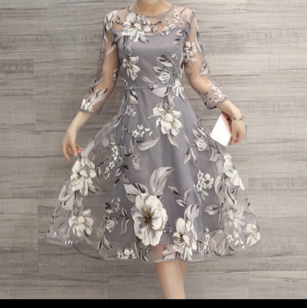 Floral dress tea length light gray with white flowers XL